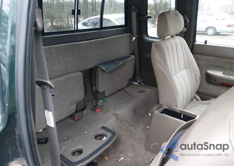 2000 Toyota Tacoma Prerunner из США, поврежденный, VIN 4TASM92N6YZ647130